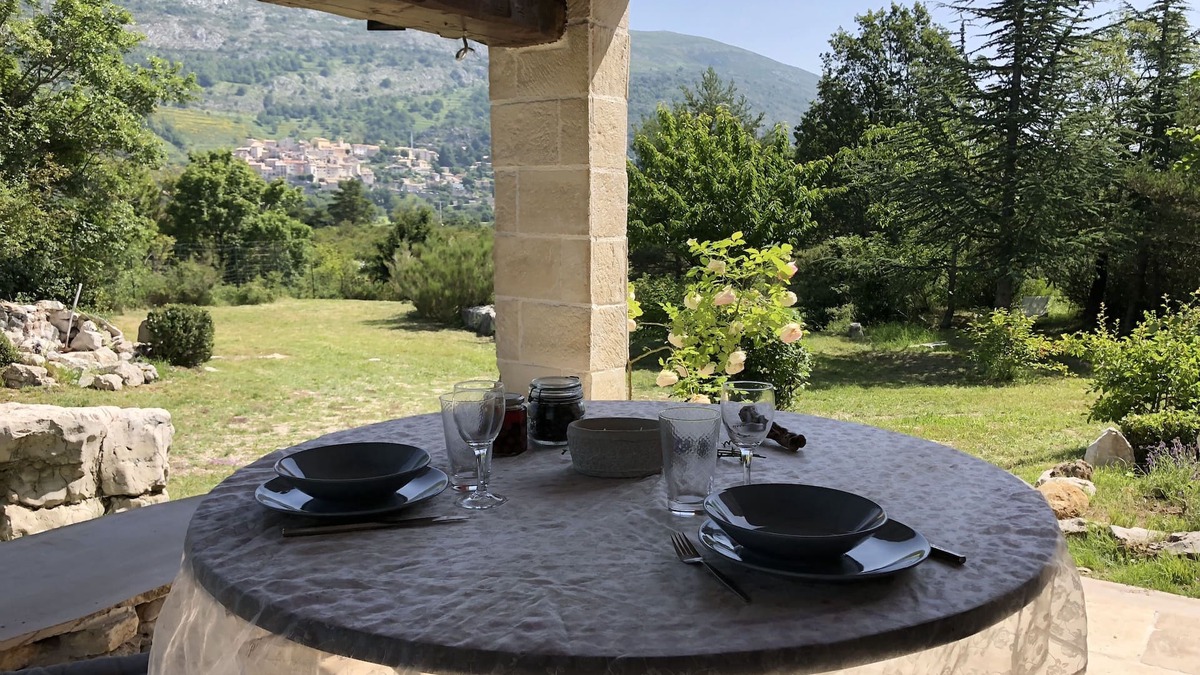 Coursegoules House | House with a magical view of the medieval village of Coursegoules. 30 min from the beaches