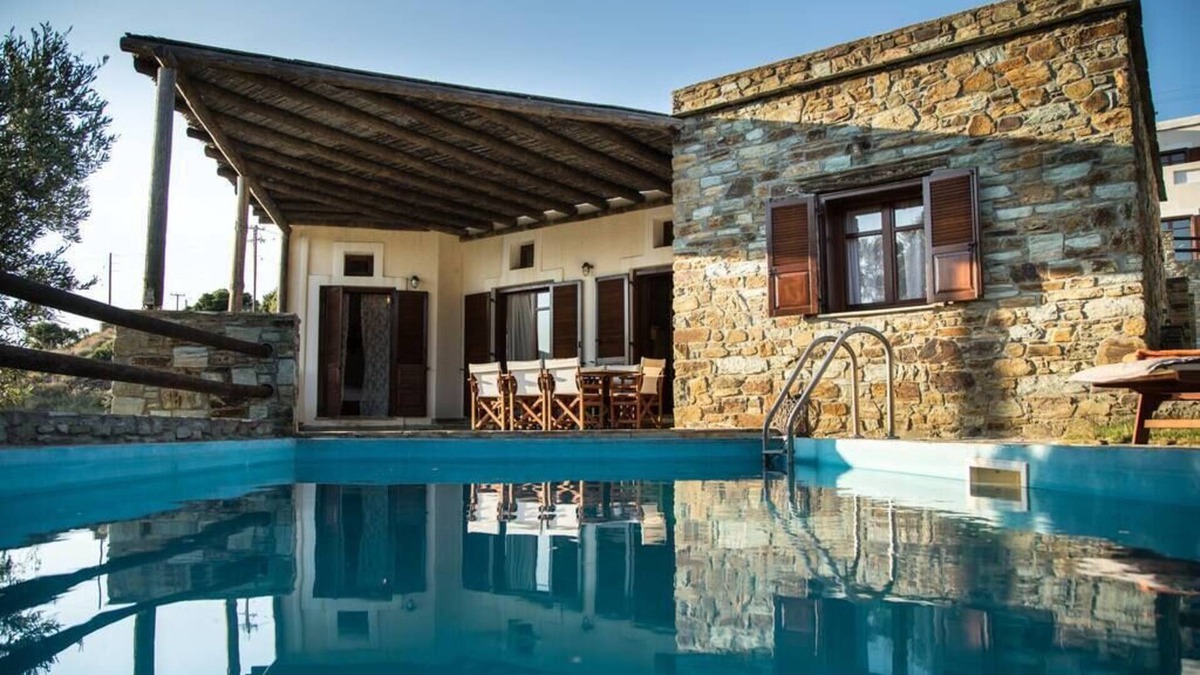 Kato Fellos House | House with a pool in Andros