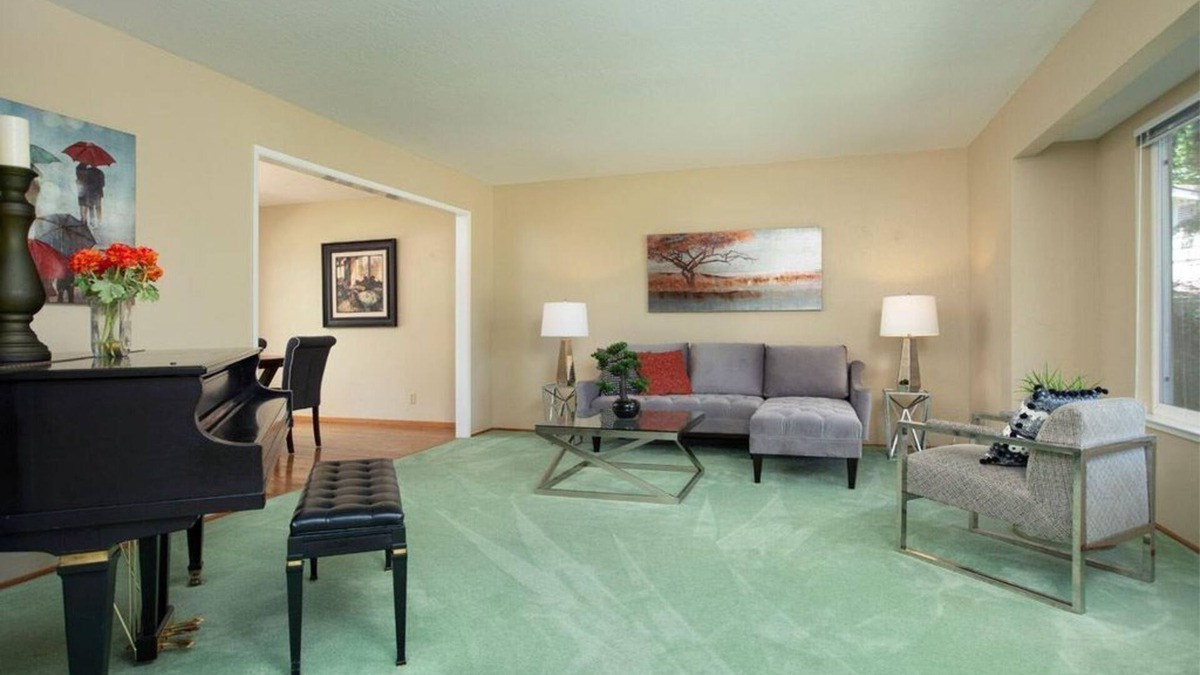 Pleasanton House | House with backyard