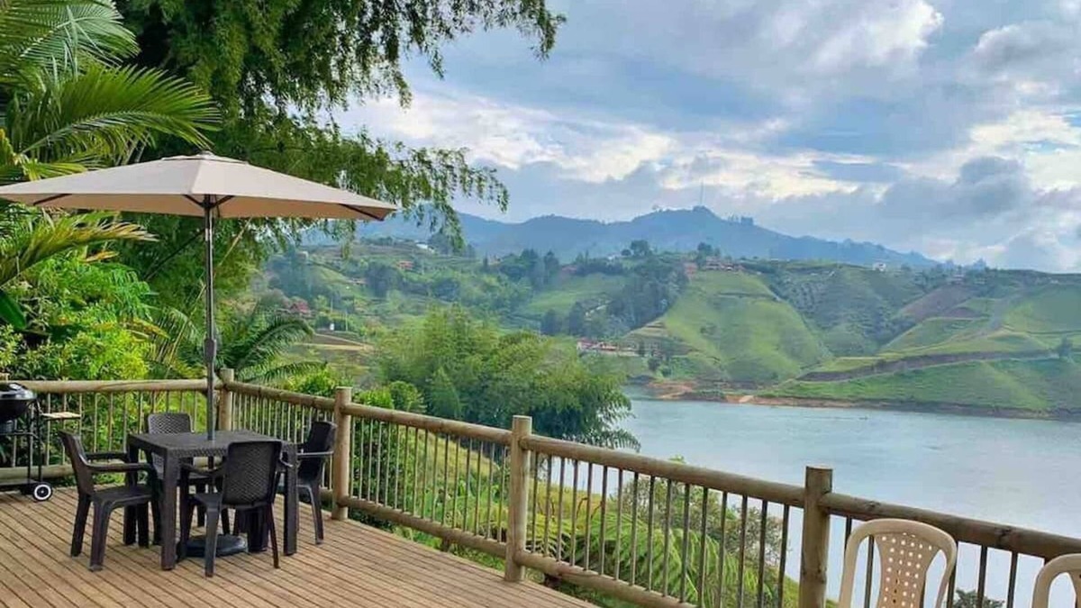 El Penol Resort | House with beautiful views and access to Lake Guatape.