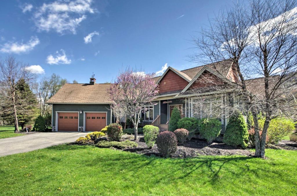 Snowshoe House | House with Deck, Fire Pit - 15 Mins to Snowshoe!