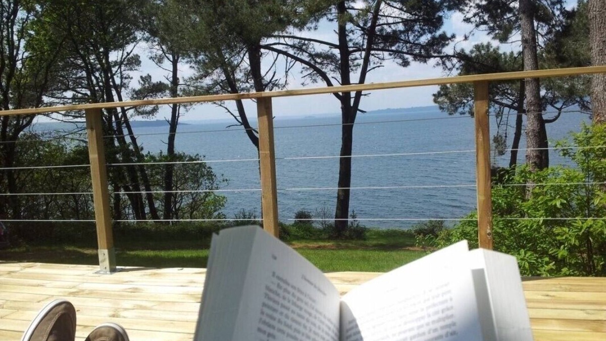 Argol House | House With Direct Sea Access On 18000 M2 Of Woodland