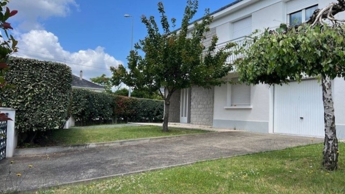 Monplaisir House | House with enclosed garden near the city center of Angers