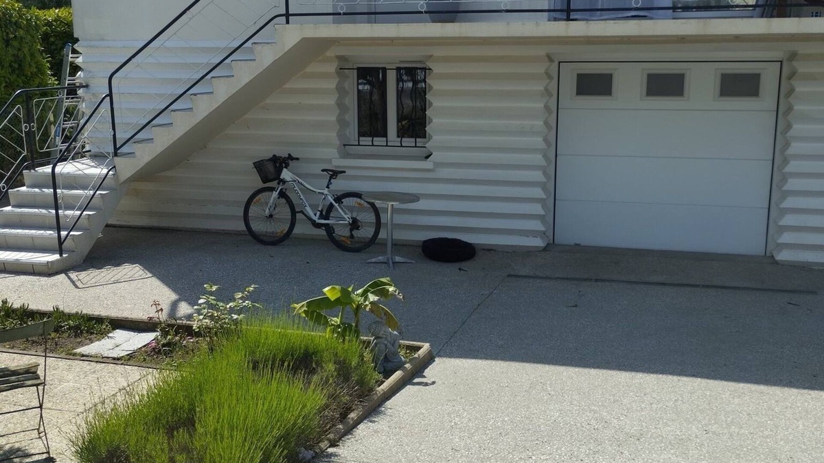 Saujon House | House with exterior near station