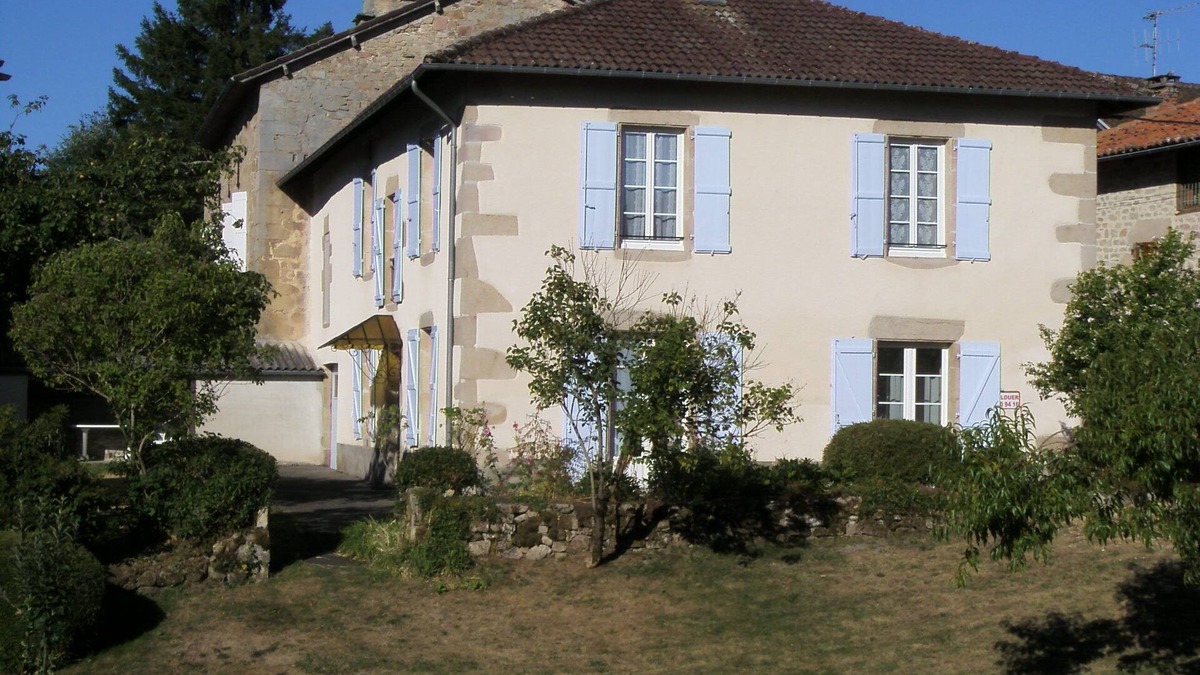 Latronquiere House | House with fenced garden in village
