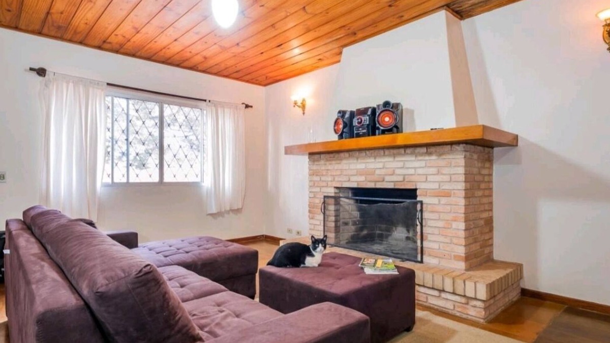 Jardim Nova Suica House | House with Fireplace in Montana