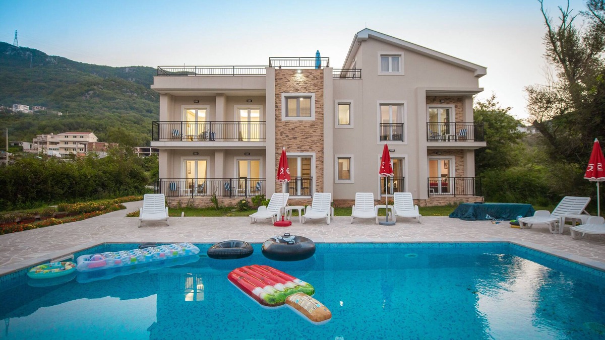 Lastva Grbaljska House | House with four apartments