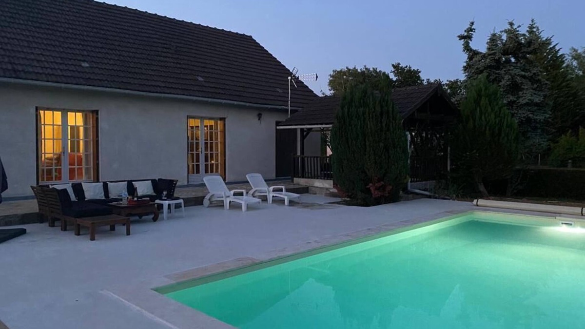 Nogent-sur-Vernisson House | House with heated swimming pool 130 km from Paris