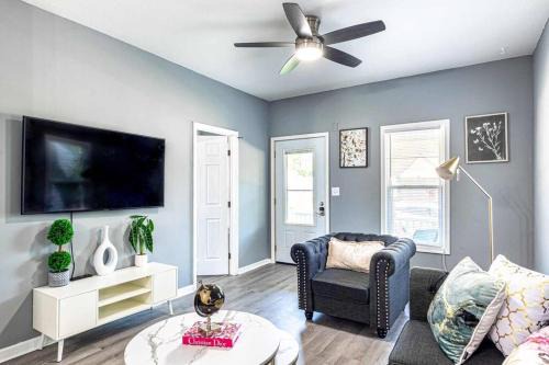 Lorain House | HOUSE WITH FREE PARKING