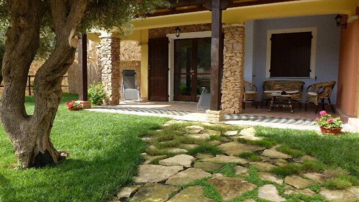 Torre delle Stelle House | House with garden in excellent location 500 meters from the sea only for two adults.