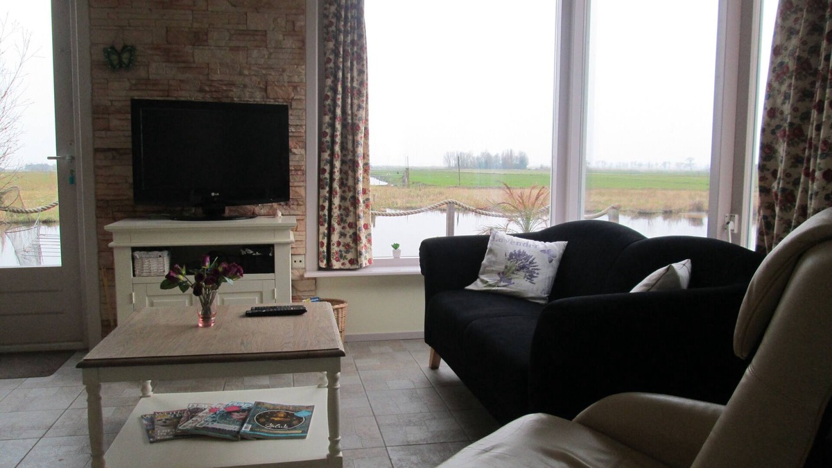 Broek in Waterland Cottage | House, with great views over water and farmland, 10 min to Amsterdam