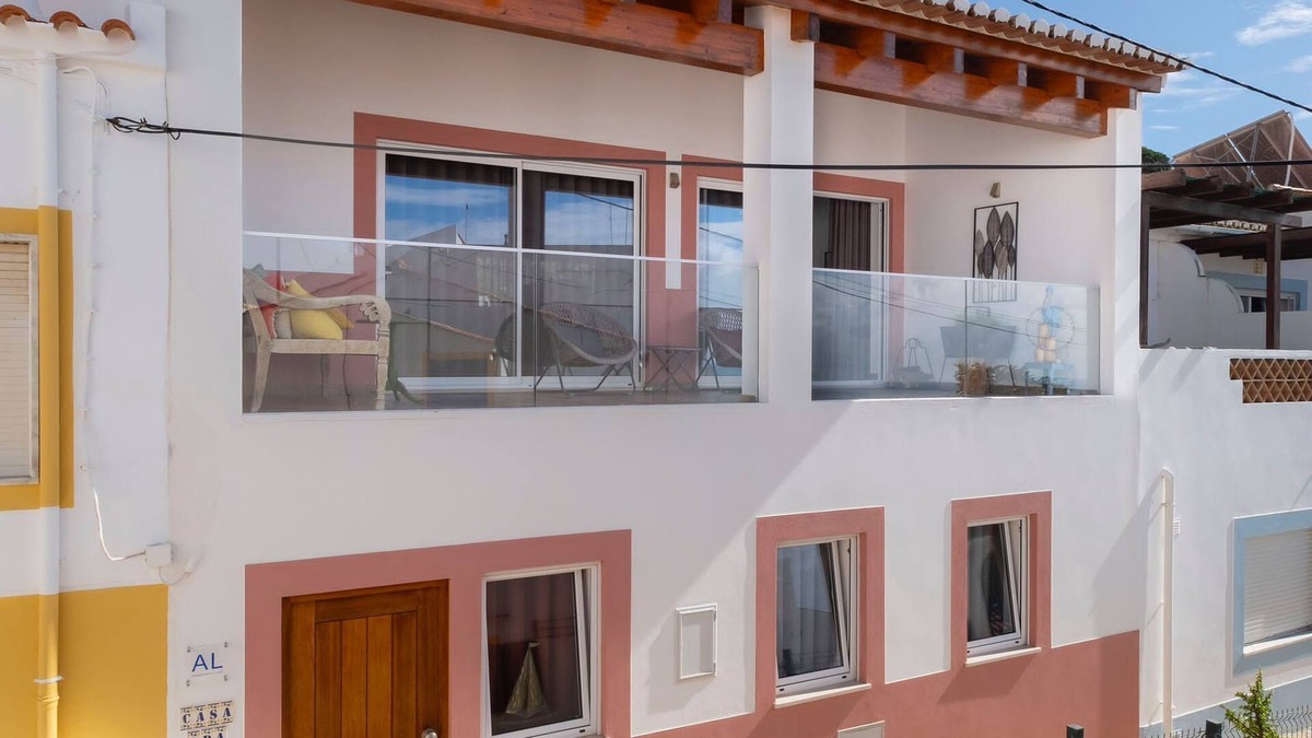 Salema House | House with garden, 3 minute walk to the Beach