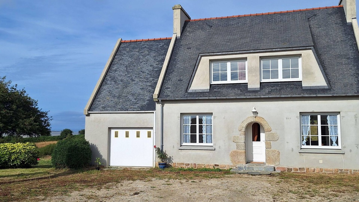 Kerlouet House | House with garden and sea view