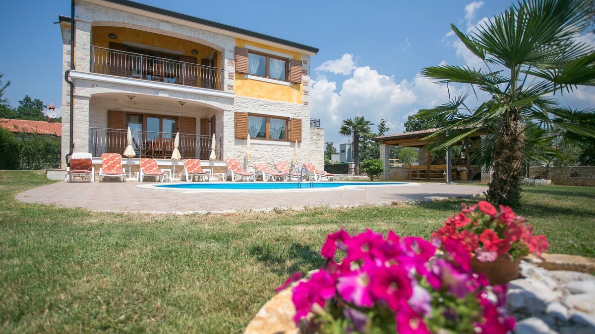 Buici House | House with garden and swimmingpool