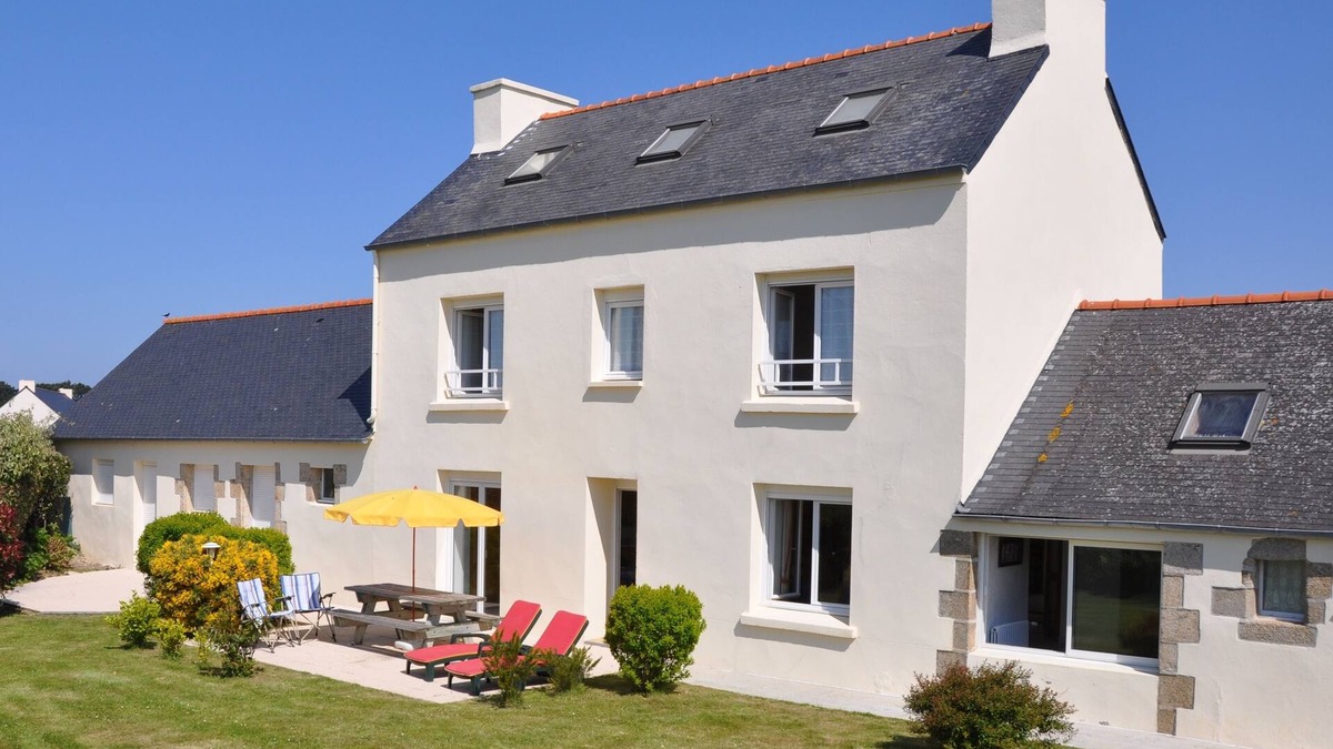Lannilis House | House with garden, close to the sea.