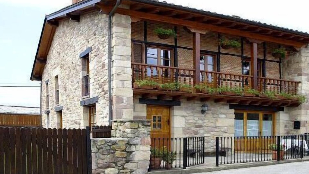 Viernoles House | House with garden for 6/7 people (La casa de Consuelo 1)