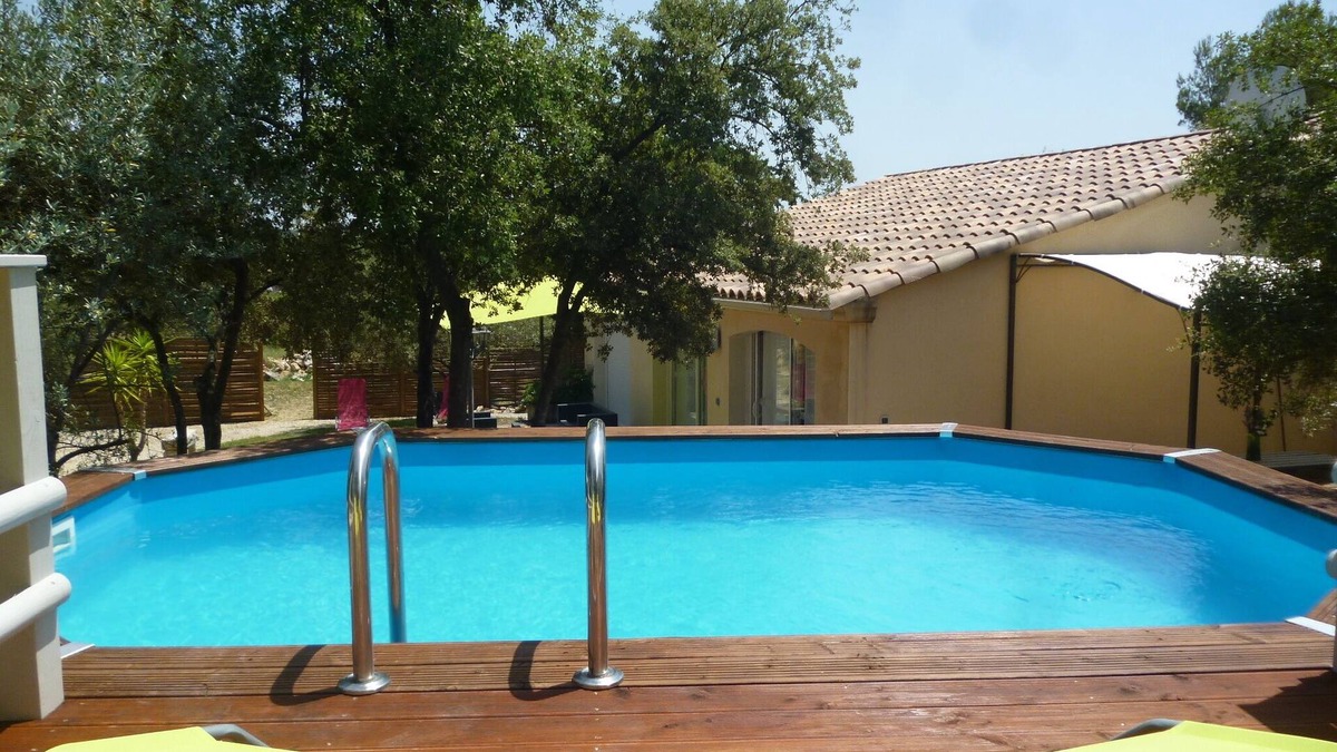 Combas House | House with garden