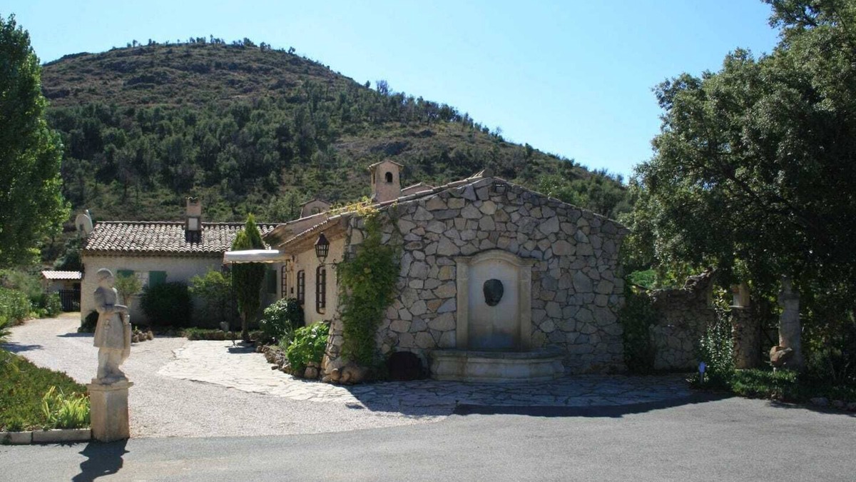 Sainte-Maxime Cottage | House with garden view