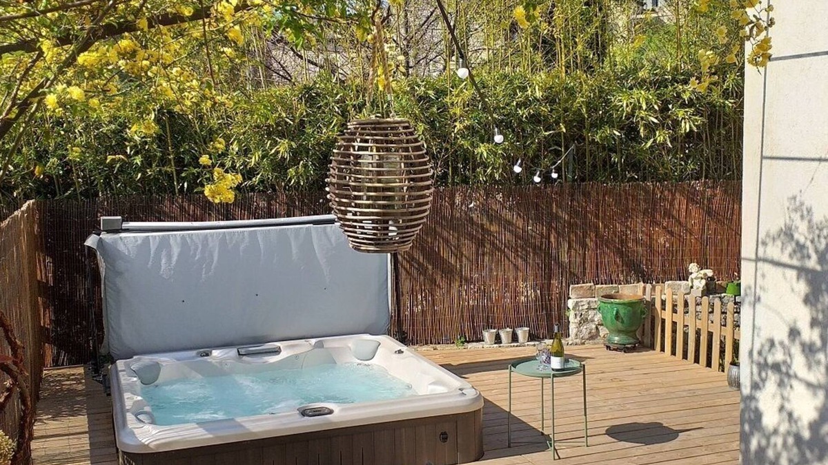 Vezenobres House | House with garden, jacuzzi and terrace in listed medieval village