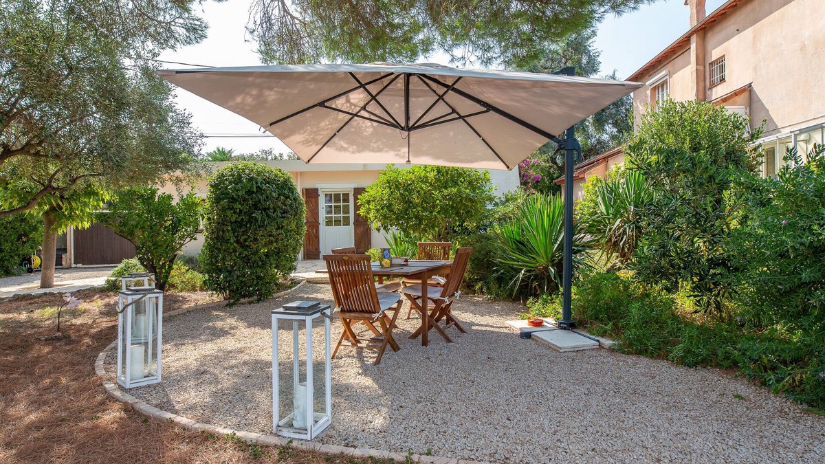 California - Pezou House | House with garden over the bay of Cannes