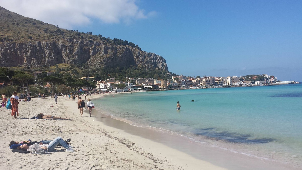 Addaura House | House with garden overlooking the Bay of Mondello