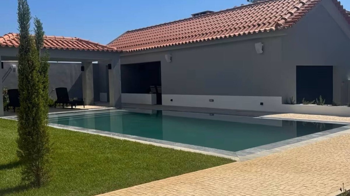 Faulha Villa | House with garden & pool near the beach