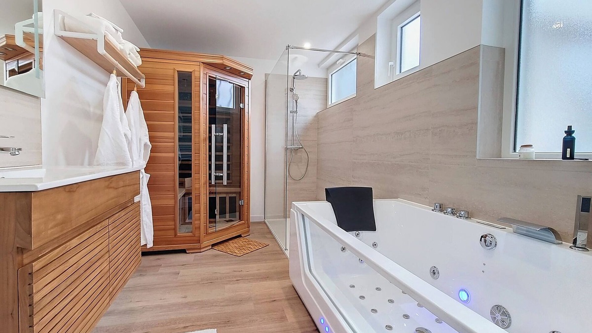 Louviers House | House with garden - sauna and whirlpool