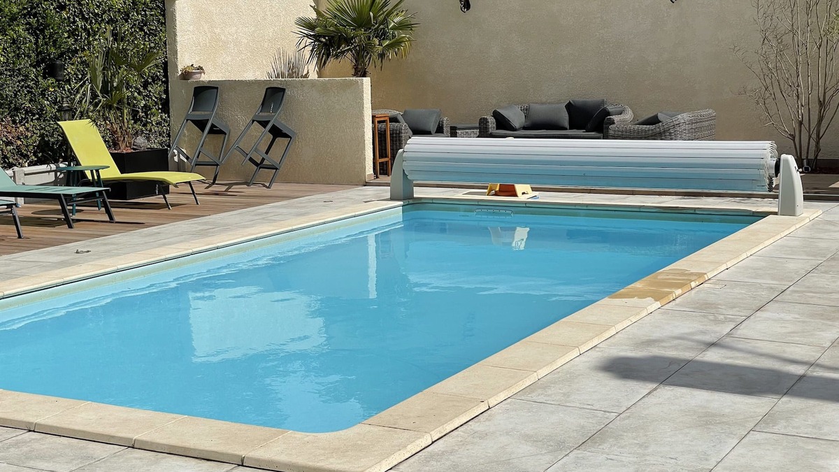 Lavilletertre House | House with heated swimming pool 29°/01 hours 10 PARIS - 8 people MAX