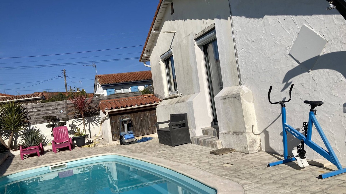 Royan House | House with heated pool 900 m from the sea and town center