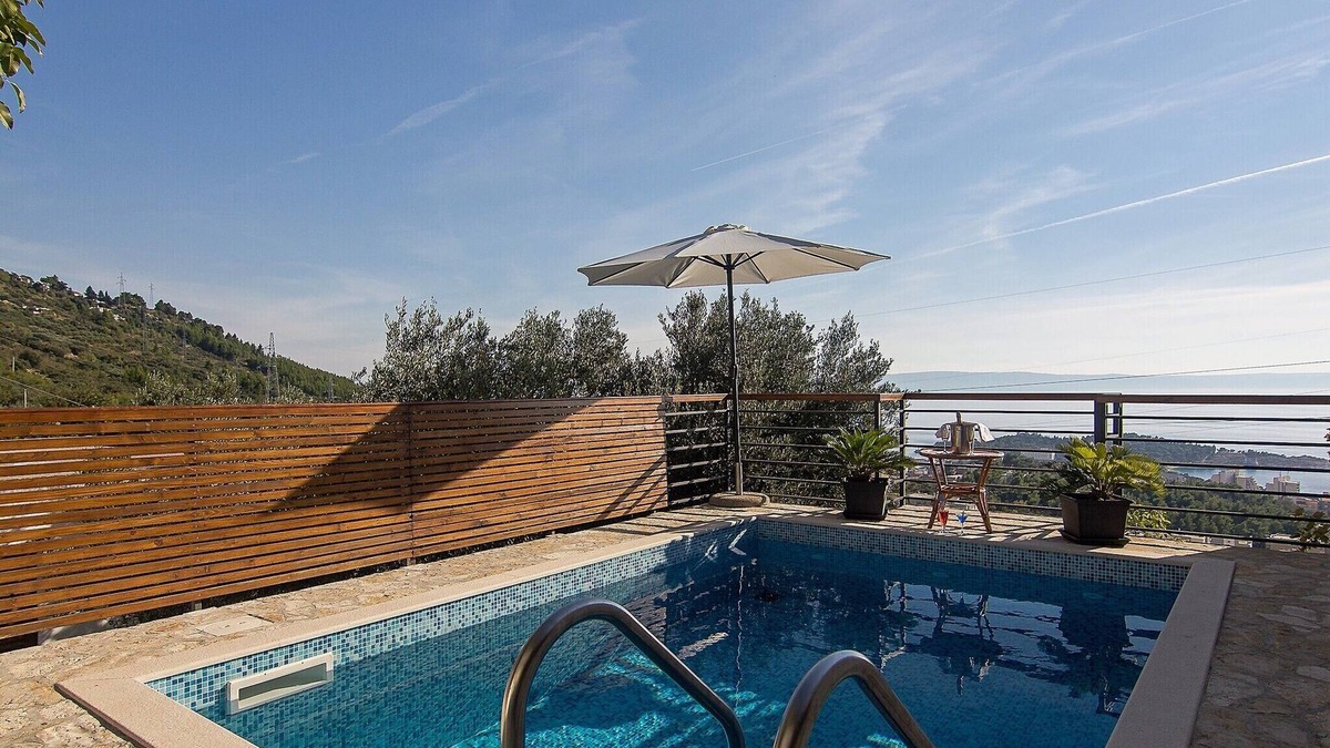 Makarska House | House with heated pool, terrace with sea view, 2 bedrooms, quiet location