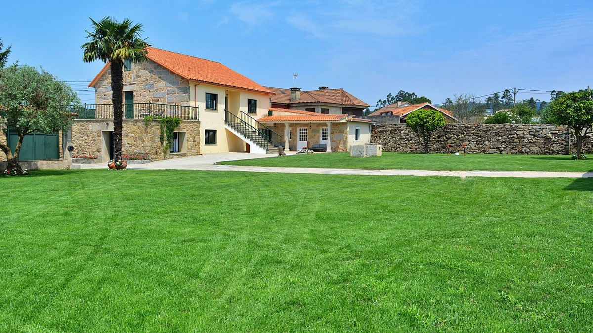 Oubina House | House with huge garden in Cambados