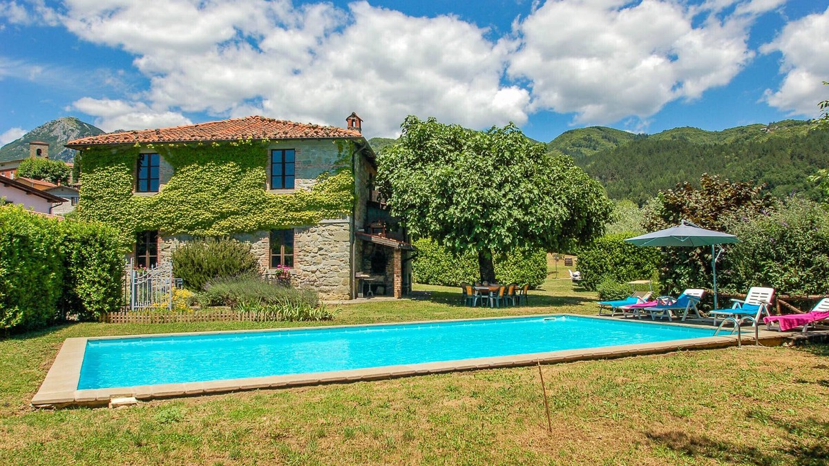 Villa Collemandina House | House with private pool at 2,8 km from Castiglione di Garfagnana. Panoramic view