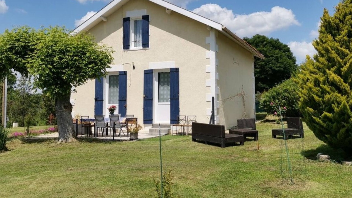 Minzac House | House with large garden & private wood in Dordogne
