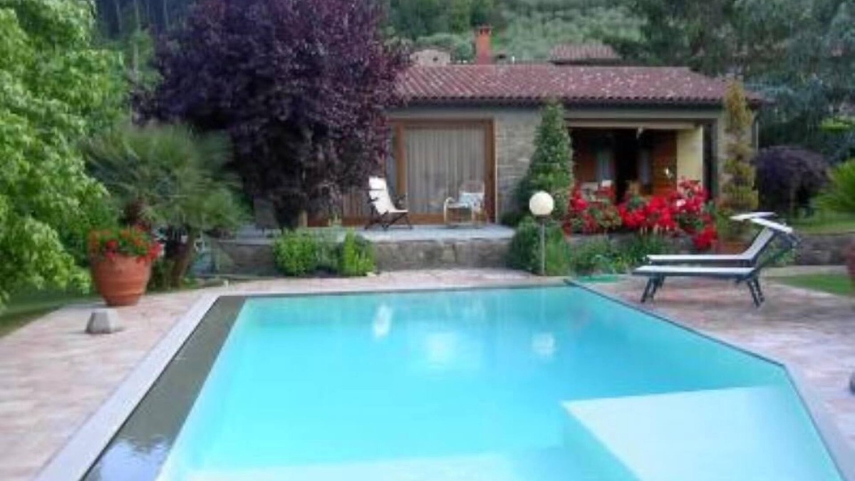 Castelvecchio Cottage | House with large veranda, garden and swimming pool