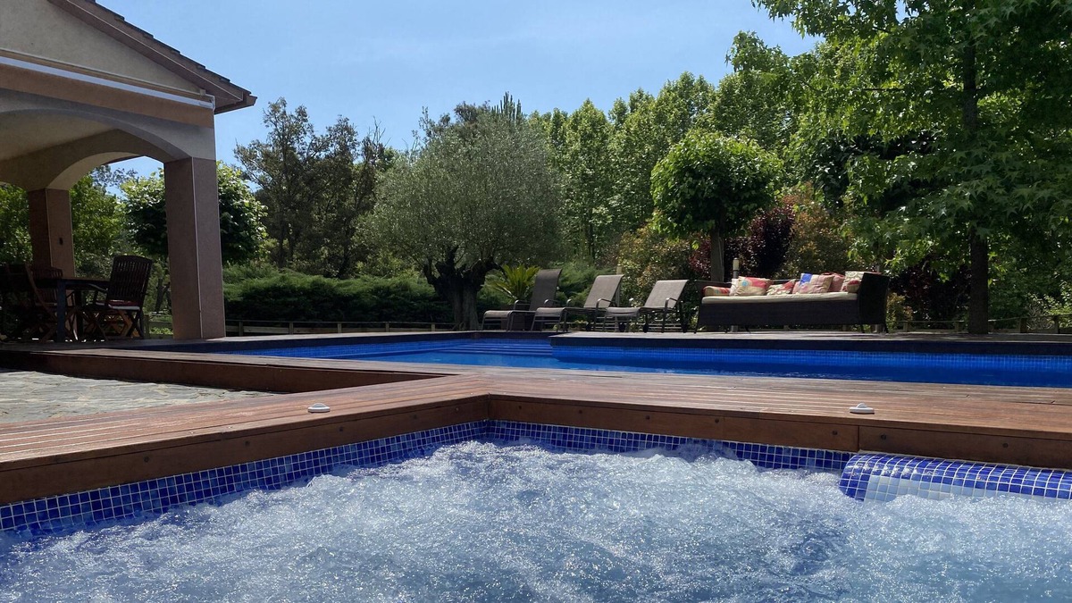 Sant Celoni House | House with large private pool, ping pong, barbecue, fresh eggs every day.
