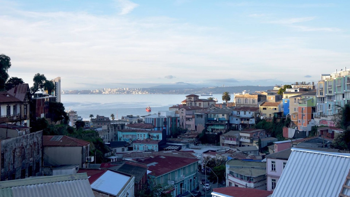 Valparaiso House | House with large terrace, patio and excellent ocean view, steps from downtown.