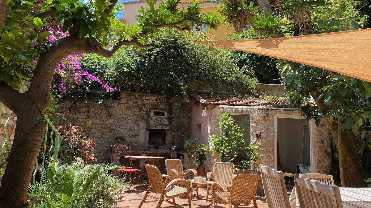 Hyeres City Centre House | House with large terrace in the heart of the old town of Hyères