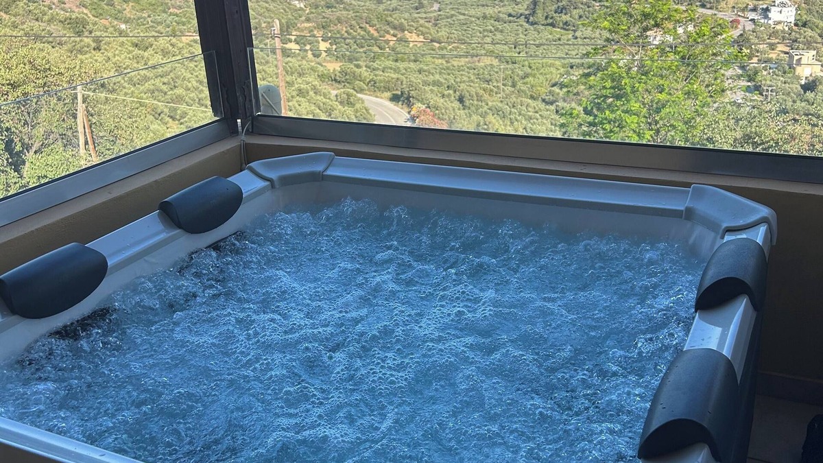Exopoli House | House with panoramic views over mountains and sea 130sqm