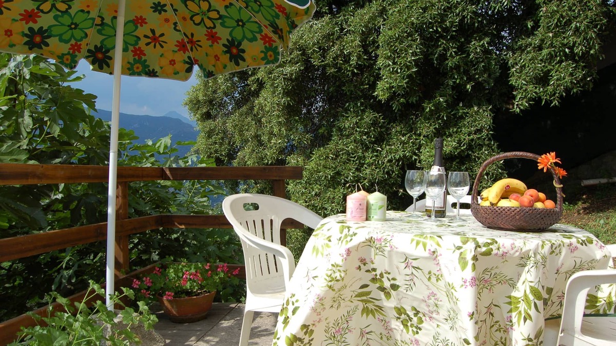 Corsanico House | House with panoramic terrace and parking place on the Versilia hills