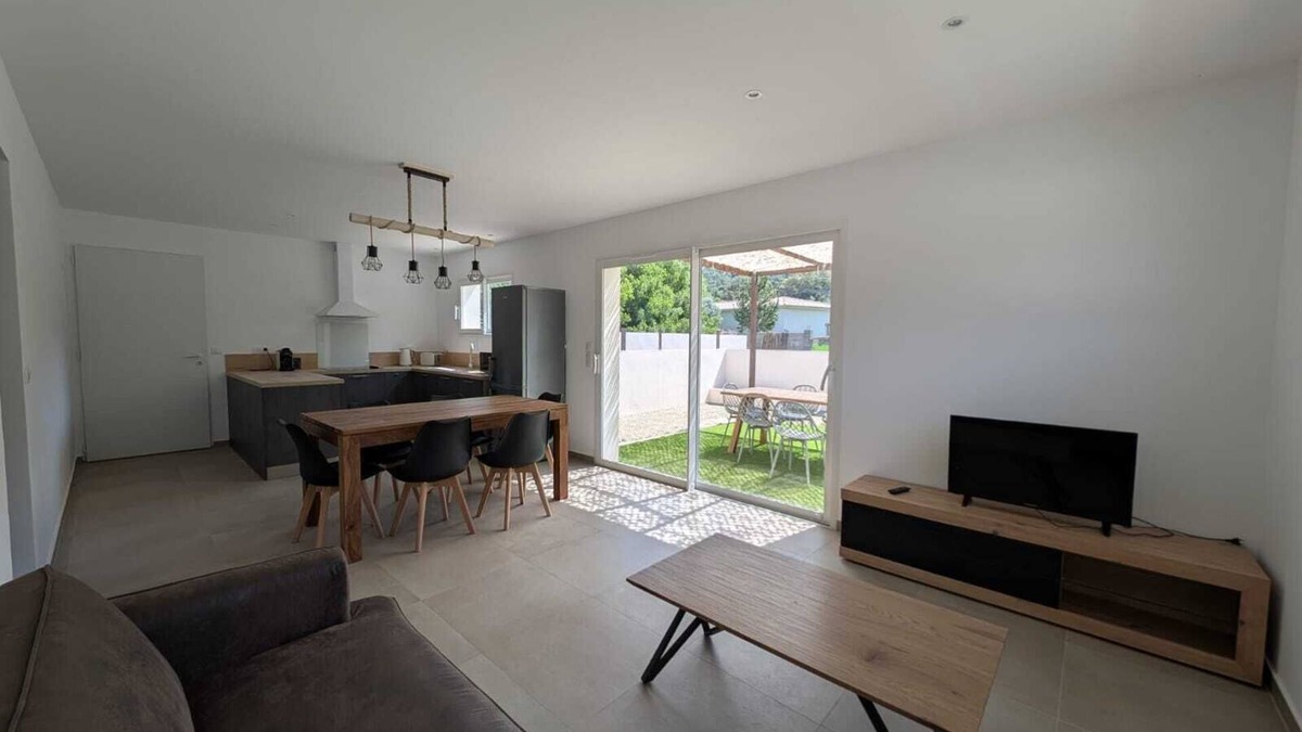Serra-di-Fiumorbo House | House with pool 10 minutes from the beach