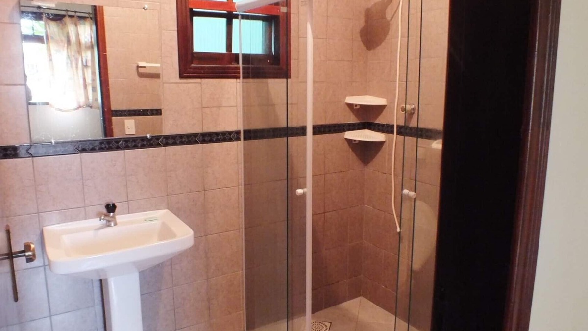 Praia da Armacao do Itapocoroi House | House with pool, 1000 m from Beto Carrero World park!