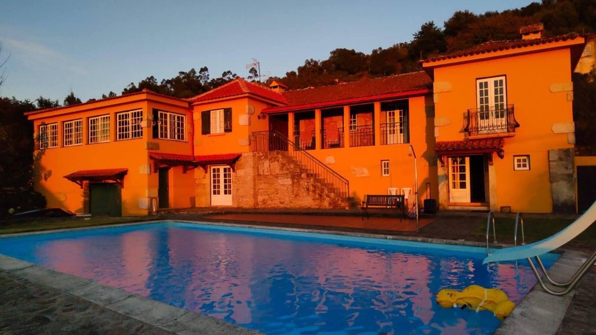 Valenca House | House with pool and barbecue