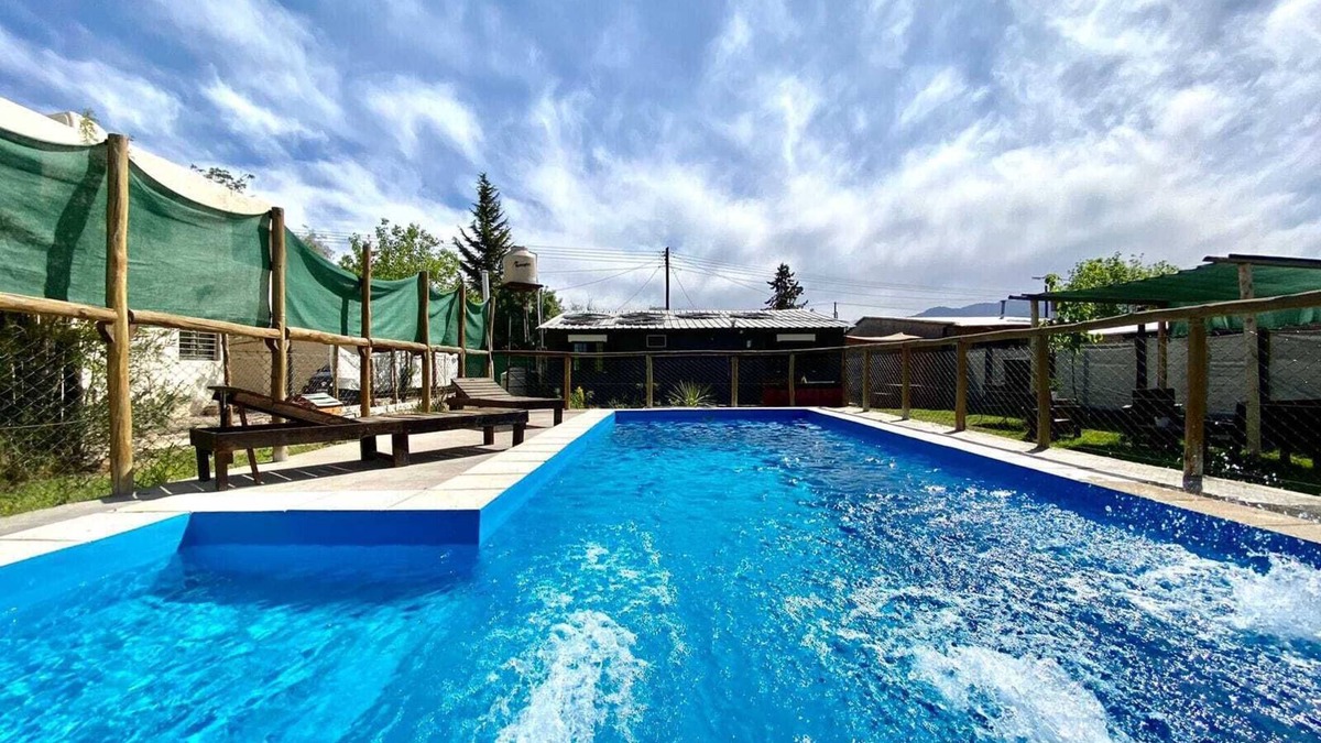 Lujan de Cuyo House | HOUSE WITH POOL (with view to the mountain range)