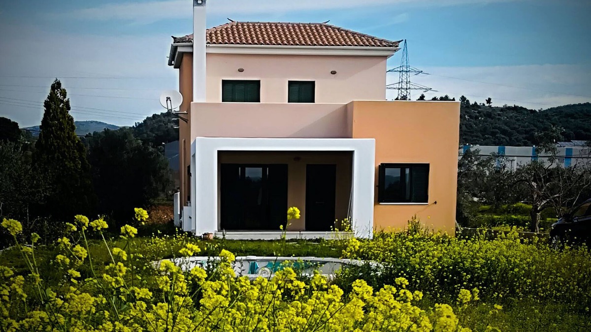 Eretria House | House with pool, garden and fireplace