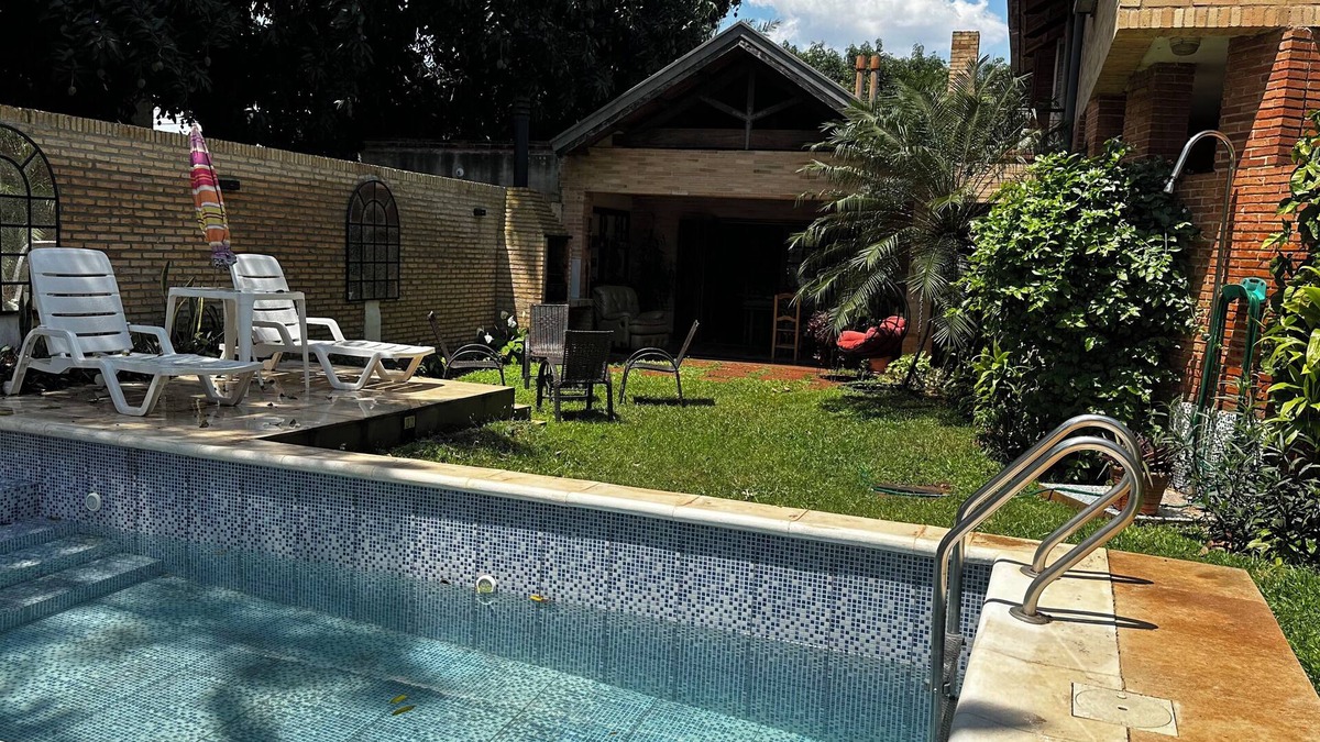 Lambare House | House with Pool in Lambaré