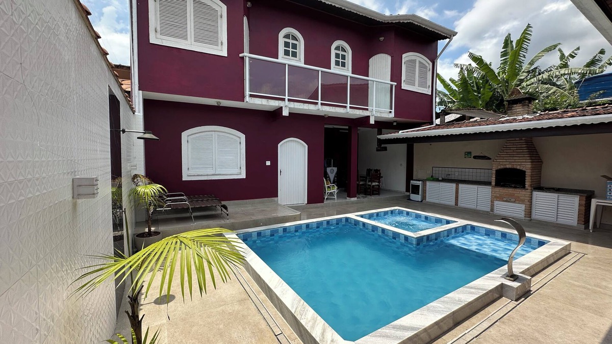 Centro House | House with Pool in the Center of Bertioga
