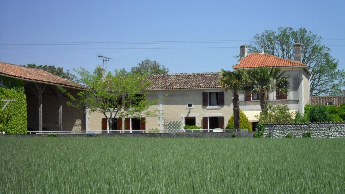 Rouffiac House | House with pool in the vineyards of Cognac
