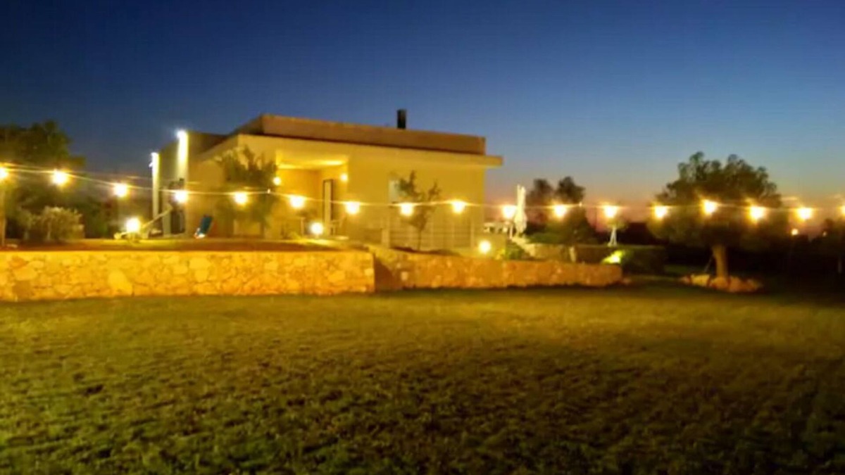 Taurisano Villa | House with pool nestled in the Salento countryside with private garden and Wi-Fi