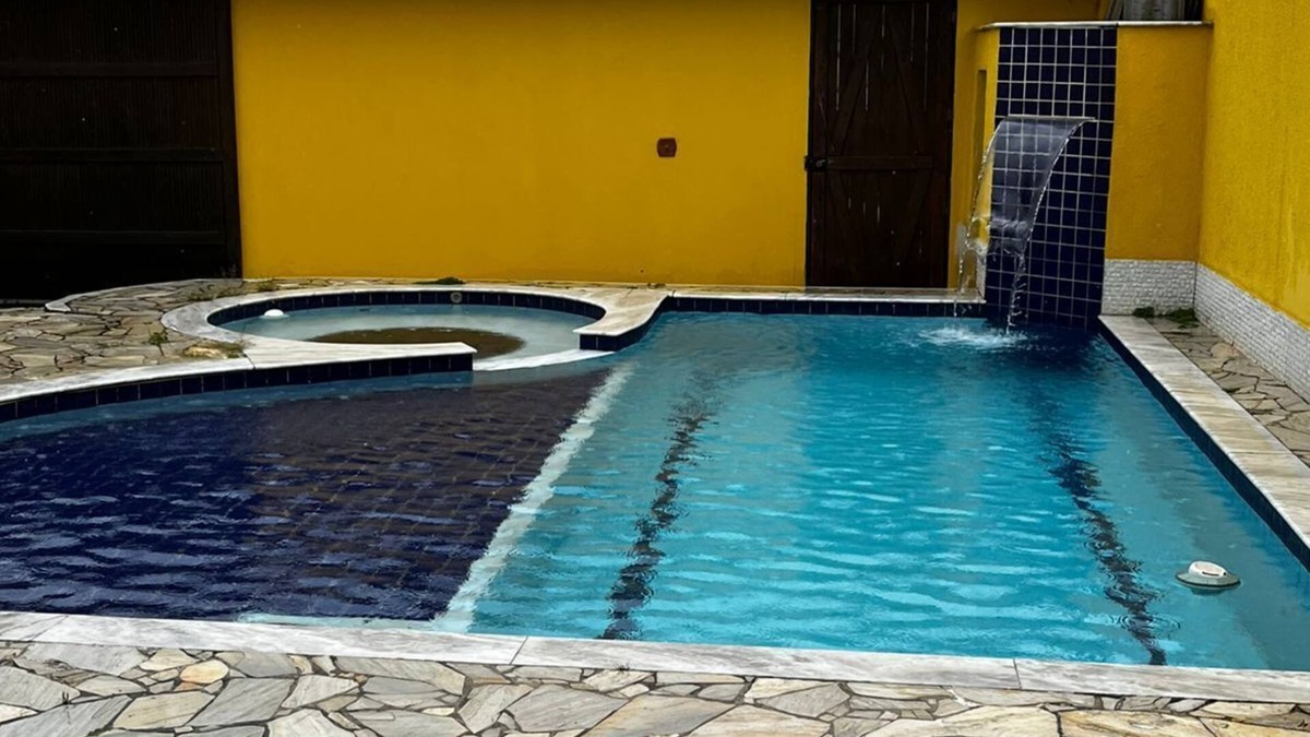 Martim de Sa House | House with pool on Martins Sá beach