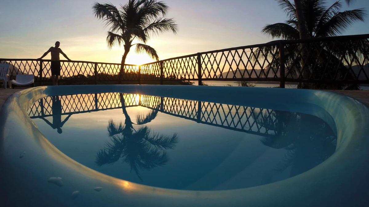 Portinho House | House with pool, terrace and panoramic views of the sea and rainforest